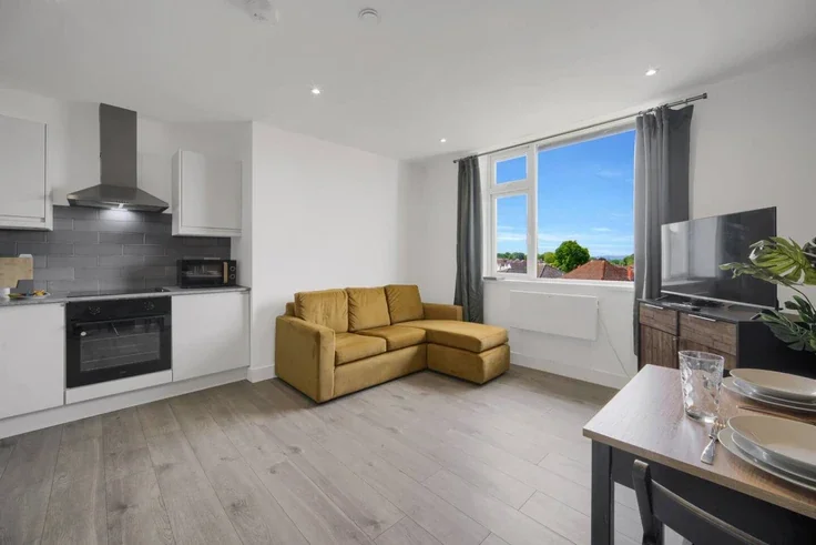 Flat Cyncoed Road in Cardiff