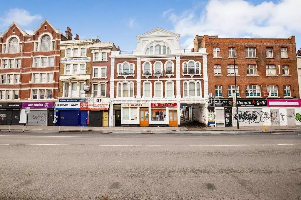 Flat Whitechapel Road in Greater London
