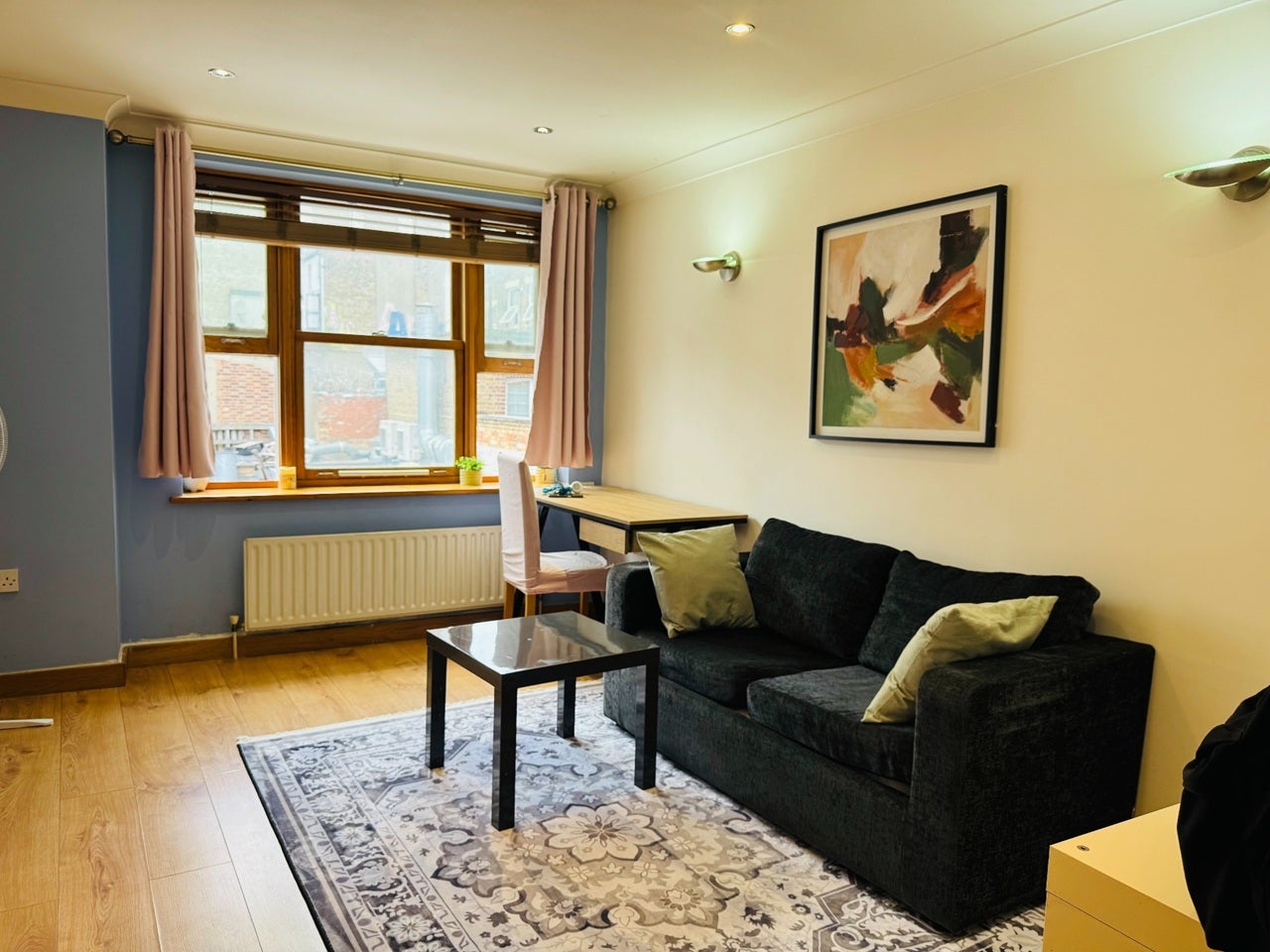 Flat Whitechapel Road in Greater London