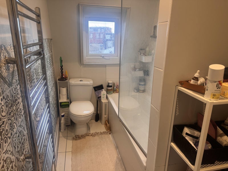 Room Dawes Road in Greater London