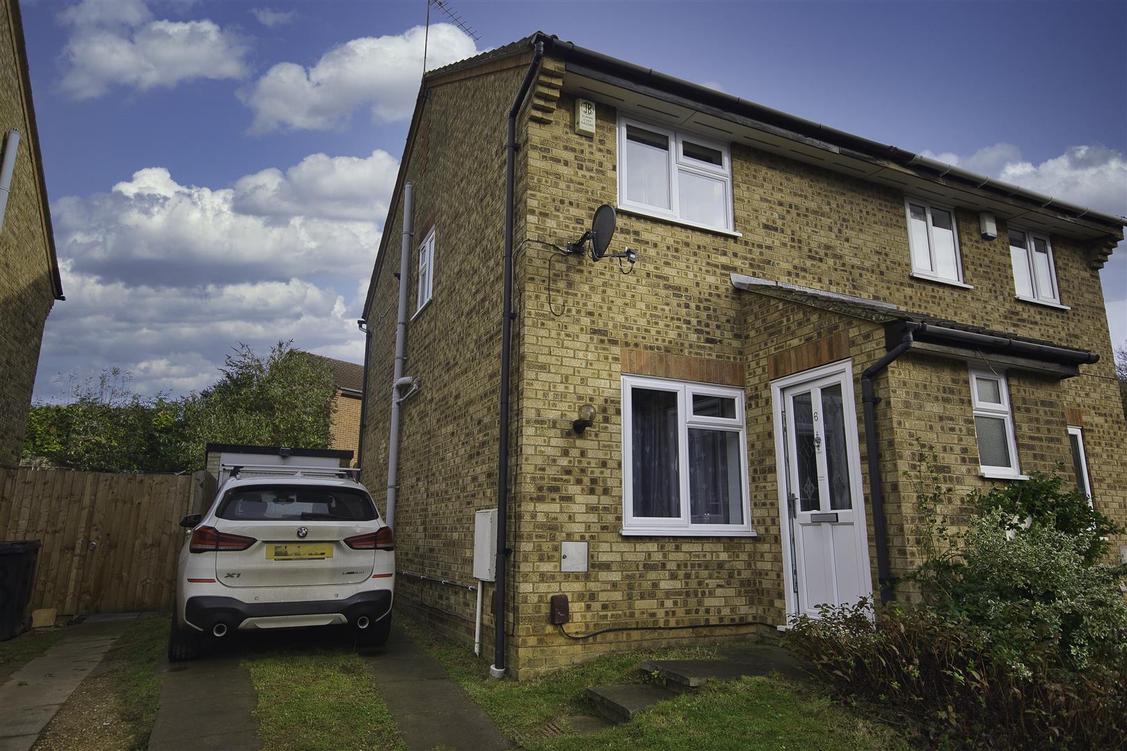 Flat Ixworth Close in Northampton