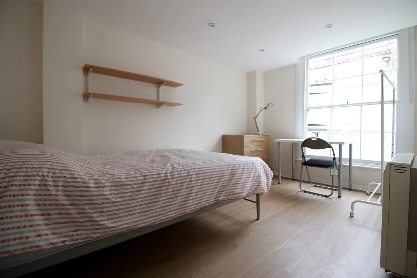 Room Camden Mews in Greater London