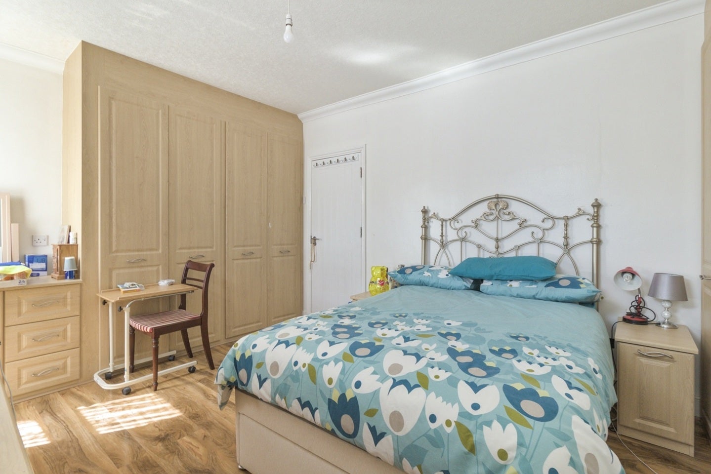 Room Benares Road in Greater London