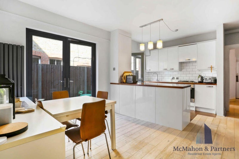 Room Trouville Road in Greater London