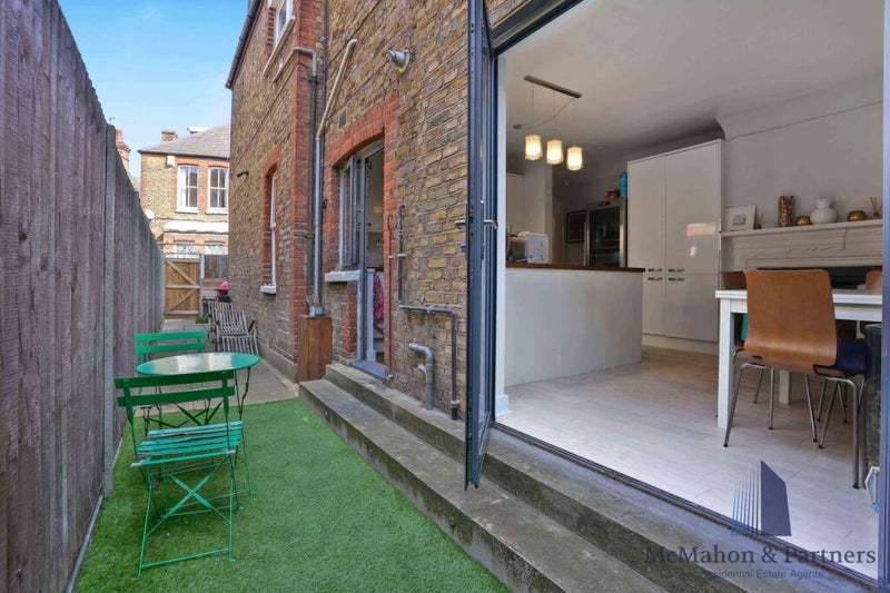 Room Trouville Road in Greater London