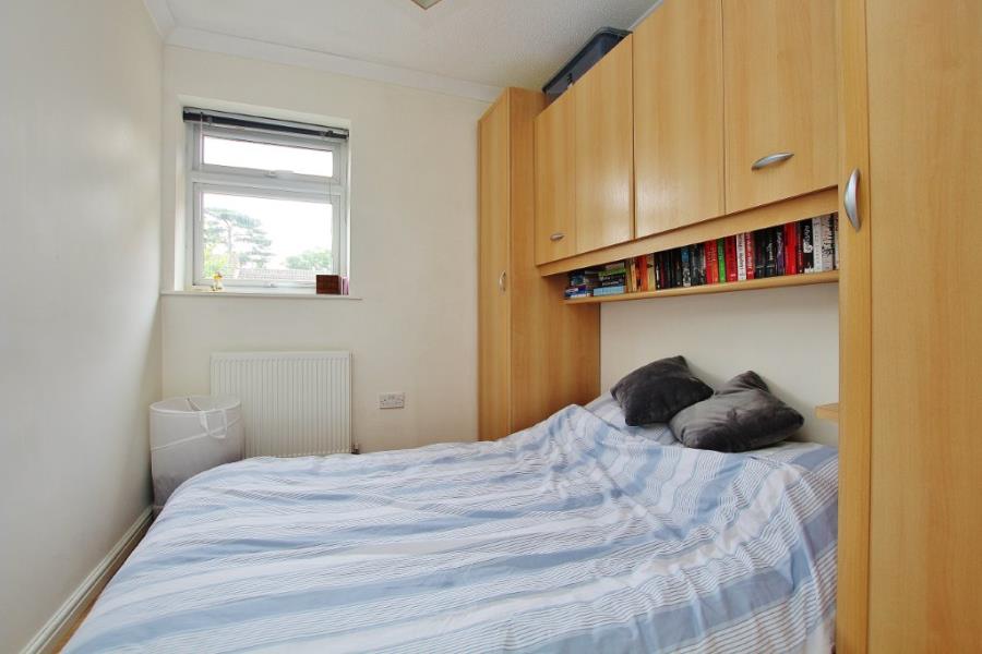 Flat Inkerman Road in Woking