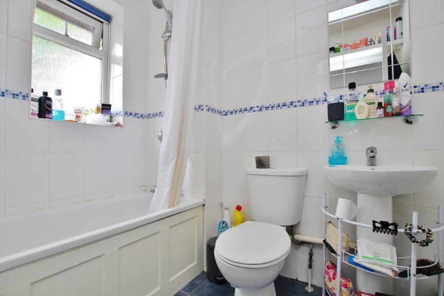 Flat Inkerman Road in Woking