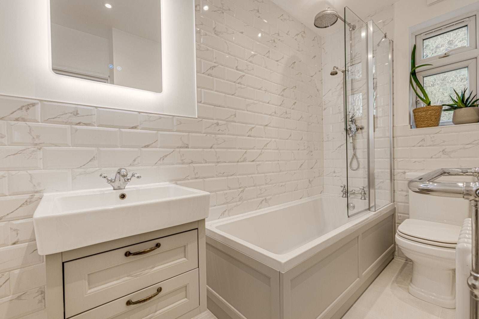 Flat Onslow Road in Greater London