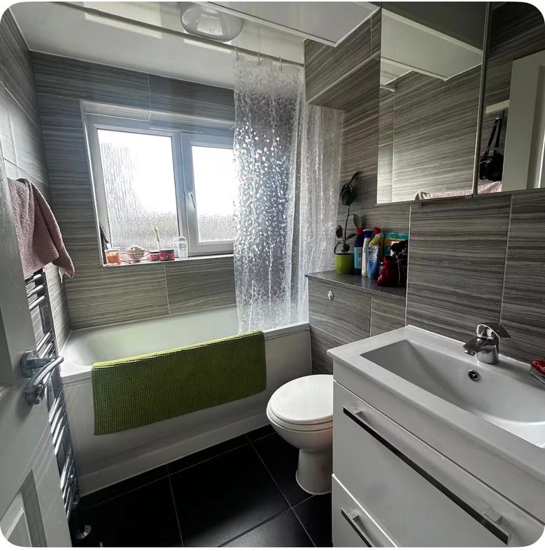Room St John's Road in Greater London