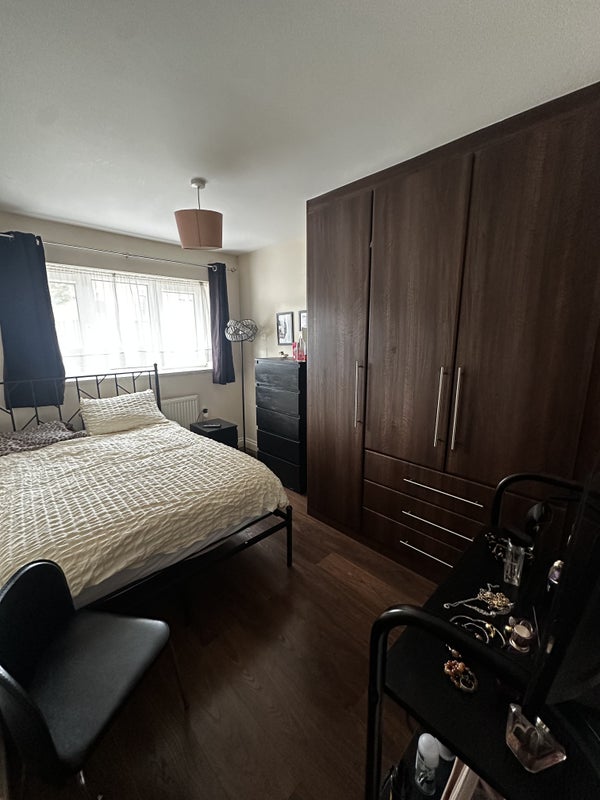 Room St John's Road in Greater London