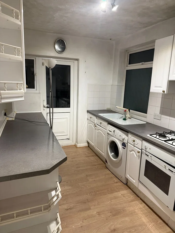 Room Park Crescent in Greater London