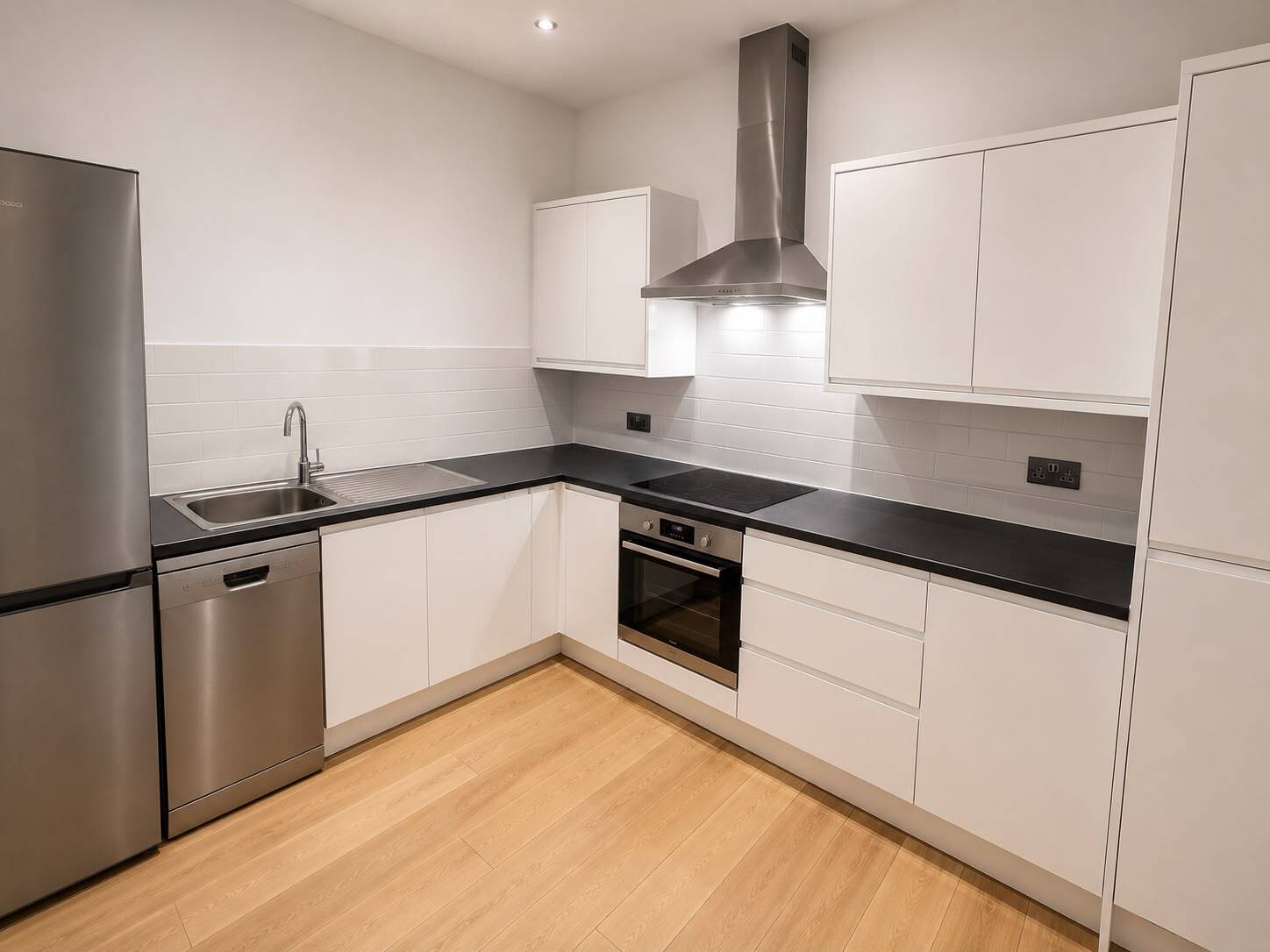 Flat Taunton Avenue in Greater London