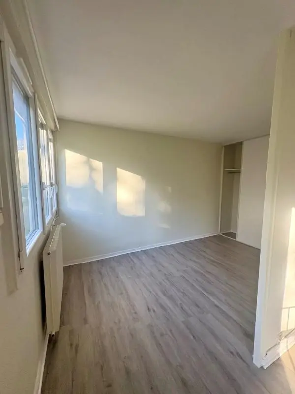 Flat Rue du Capitaine Haddock in La Rochelle