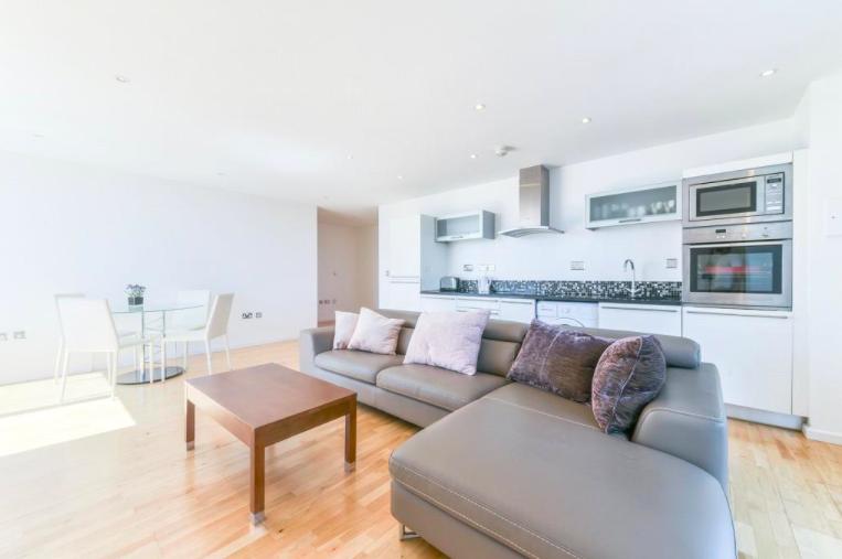 Flat Millharbour in Greater London