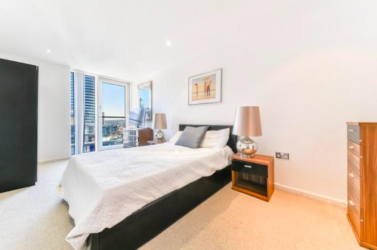 Flat Millharbour in Greater London