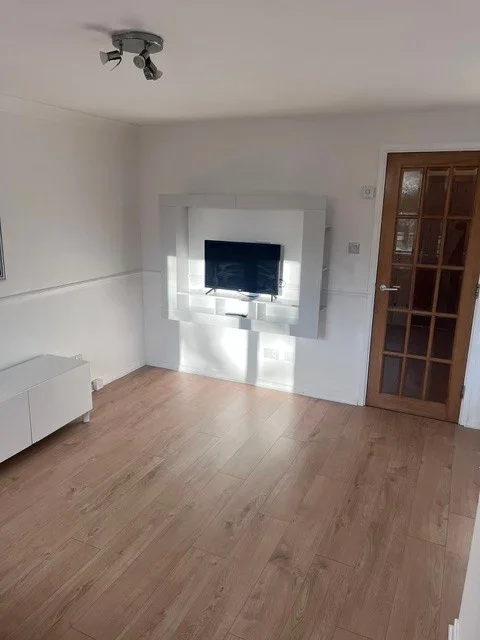 Flat Cremer Street in Greater London