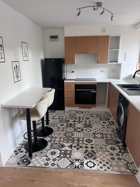 Flat Cremer Street in Greater London