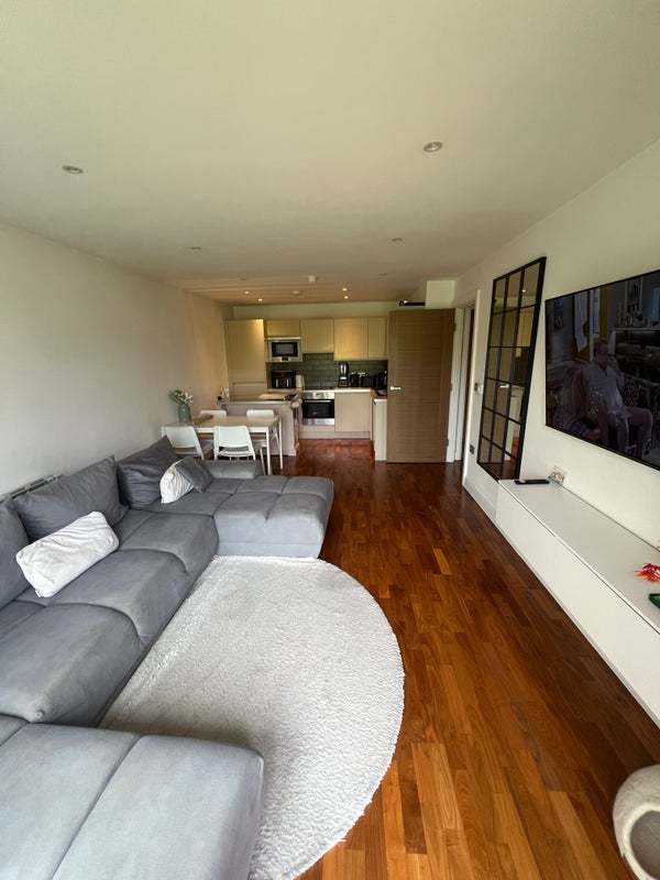 Room Holman Road in Greater London