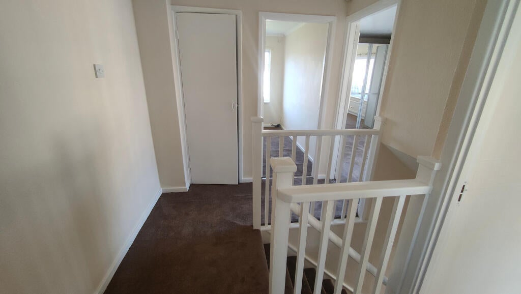 Flat Plantation Drive in Greater London