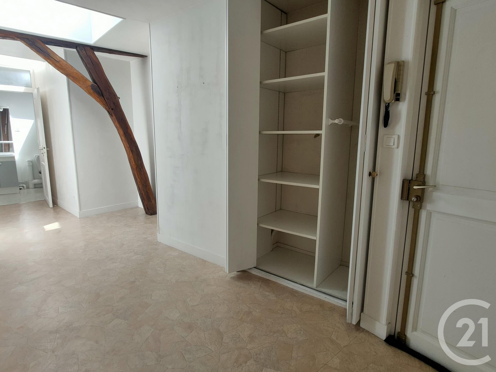 Appartement Rue Du Pressoir à Châteauneuf-Val-de-Bargis