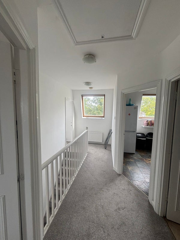Flat Lambourn Road in Greater London