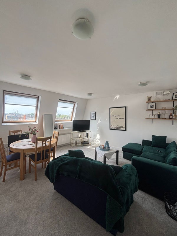 Flat Lambourn Road in Greater London