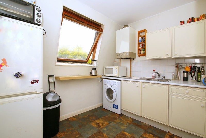 Flat Lambourn Road in Greater London