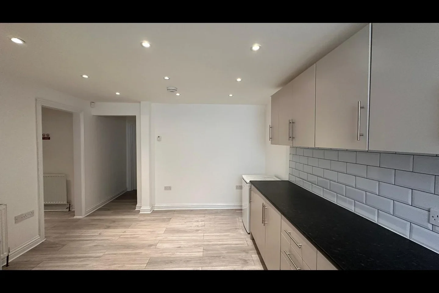 Flat Hillside Avenue in Strood