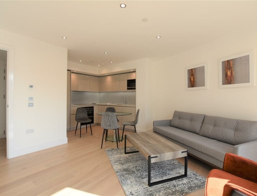 Flat Garnet Place in Greater London
