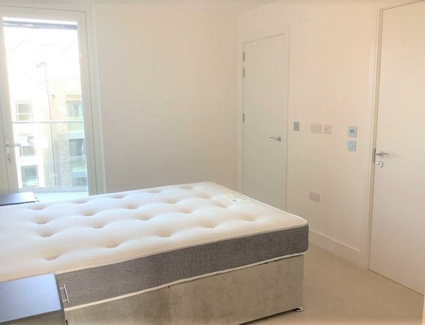 Flat Garnet Place in Greater London