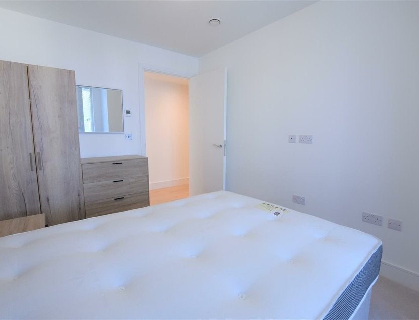Flat Garnet Place in Greater London