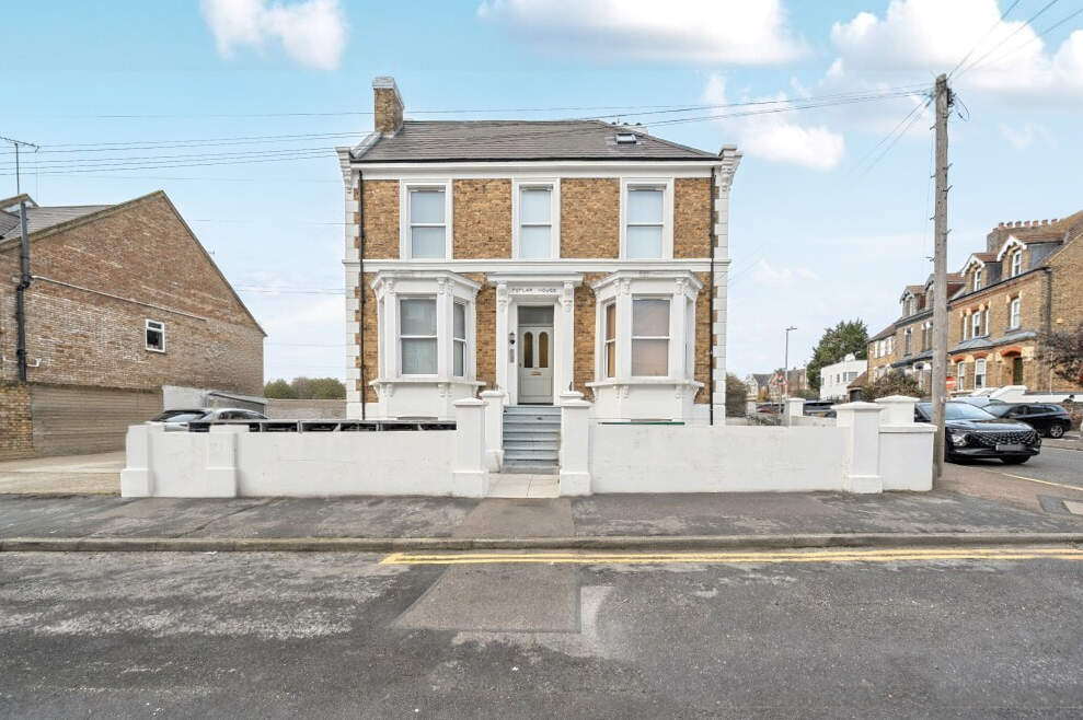 Flat Carlton Avenue in Thanet