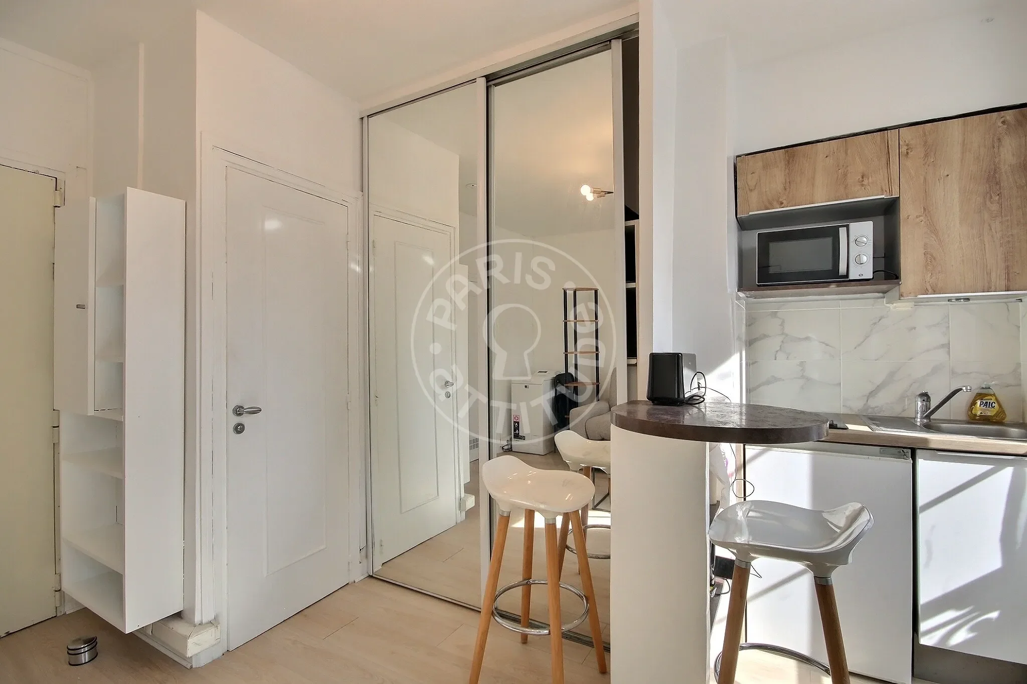 Flat Rue du Faubourg du Temple in Paris