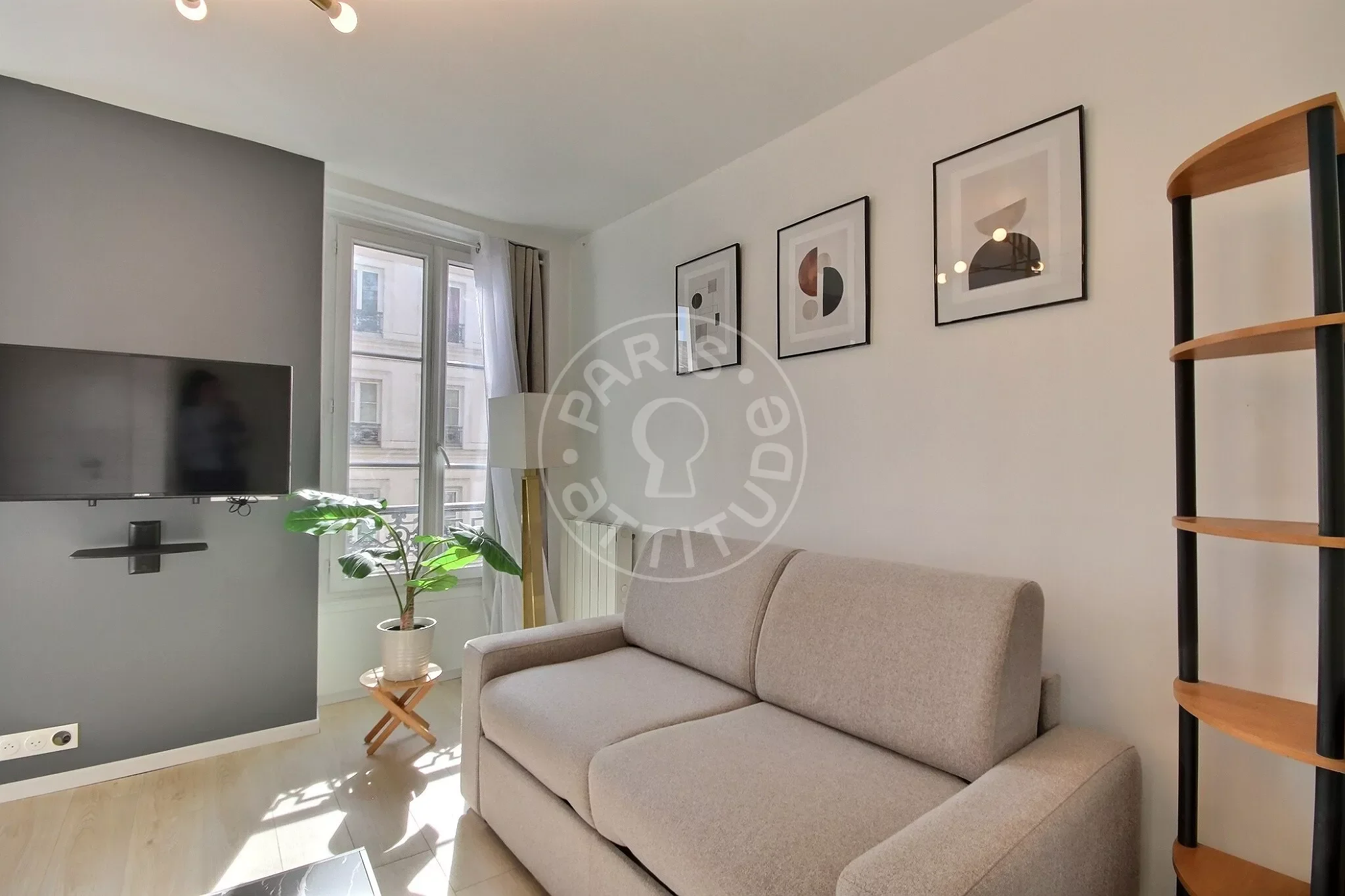 Flat Rue du Faubourg du Temple in Paris