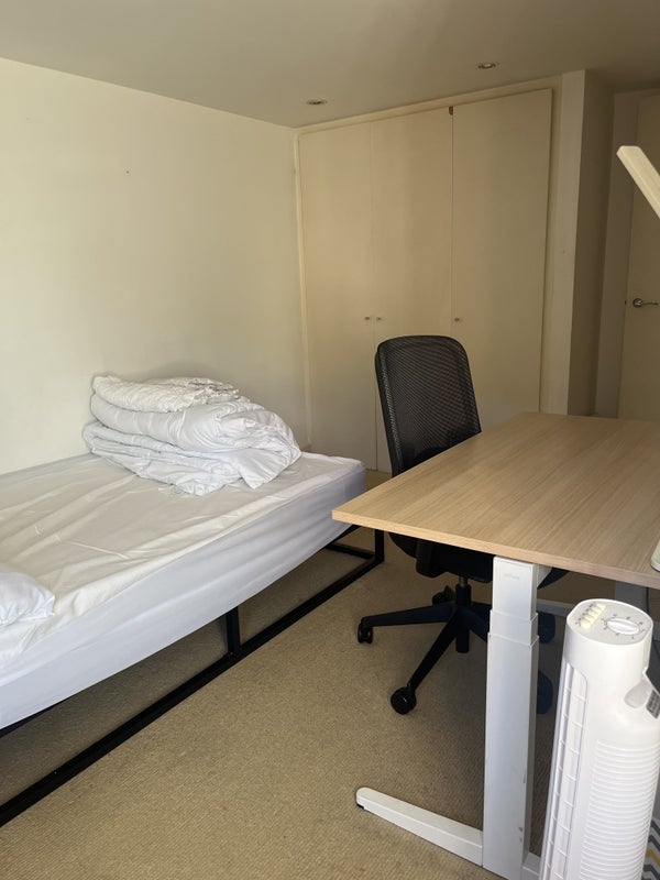 Room Gower's Walk in Greater London