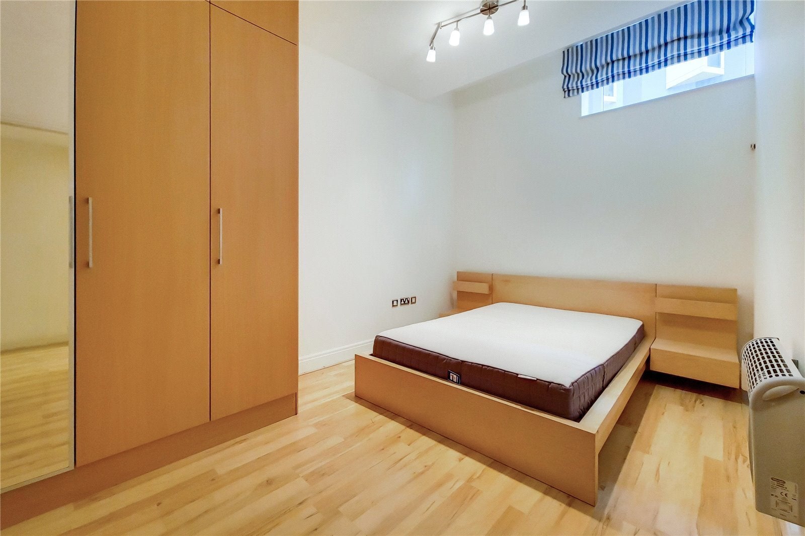Flat Winchester Mews in Greater London