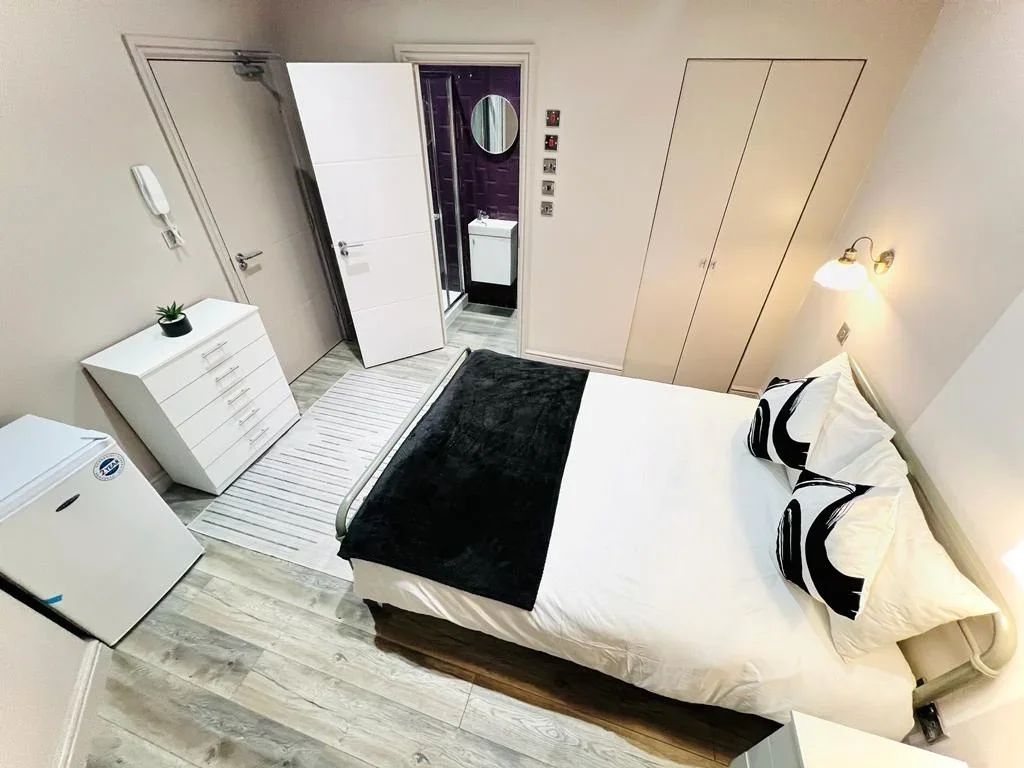 Room Milborough Crescent in Greater London