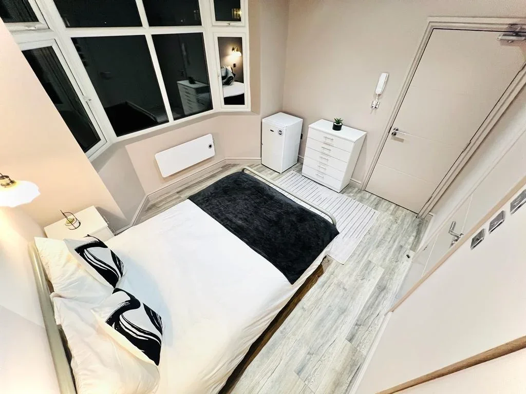 Room Milborough Crescent in Greater London