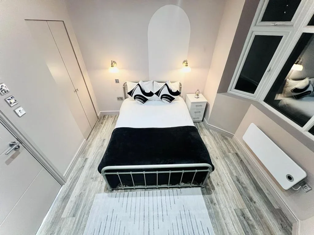 Room Milborough Crescent in Greater London