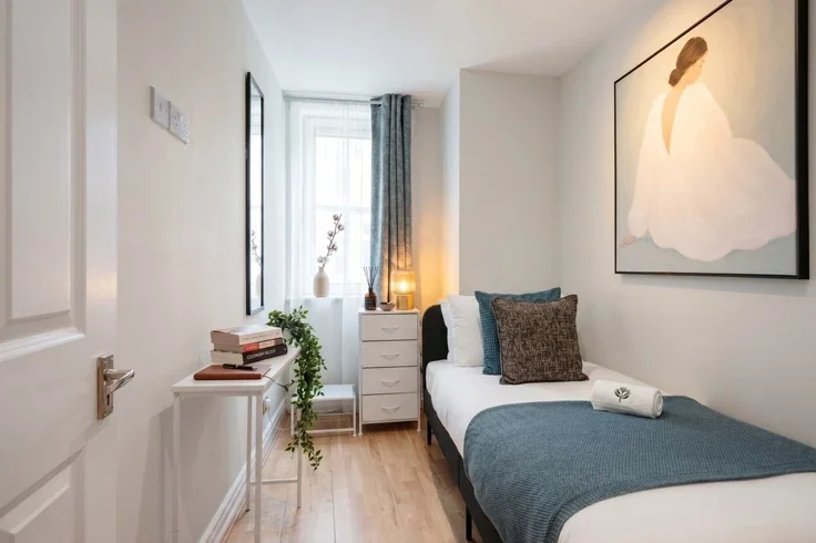 Flat Hunt's Court in City of Westminster