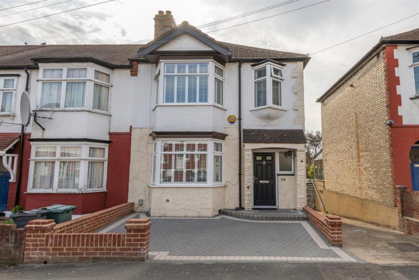 House Queenswood Avenue in Greater London