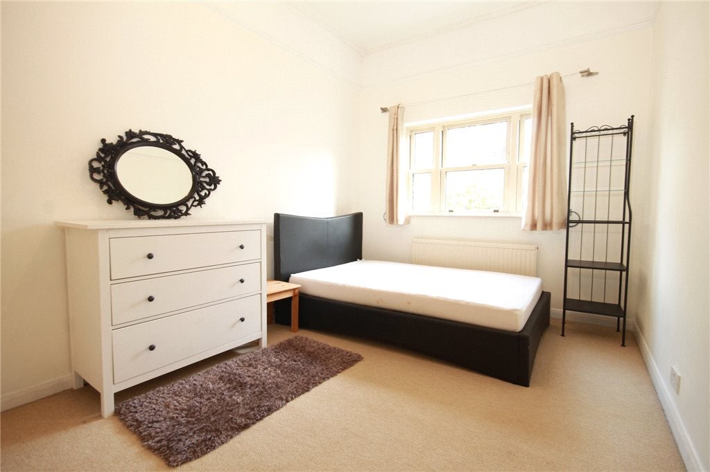 Flat Windsor Road in Greater London