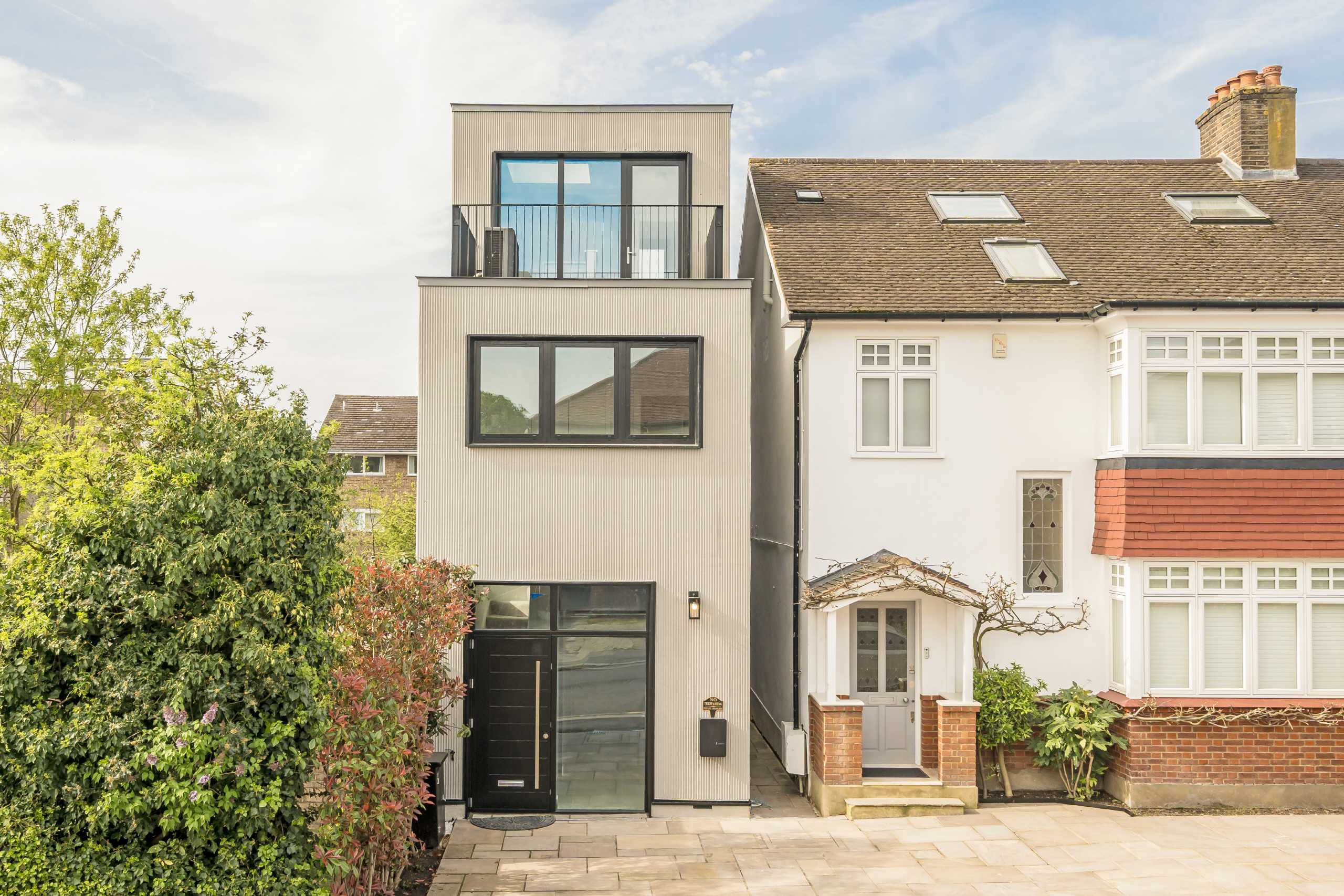 House Ridgway Place in Greater London