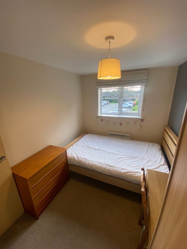 Room Lawnhurst Avenue in Manchester