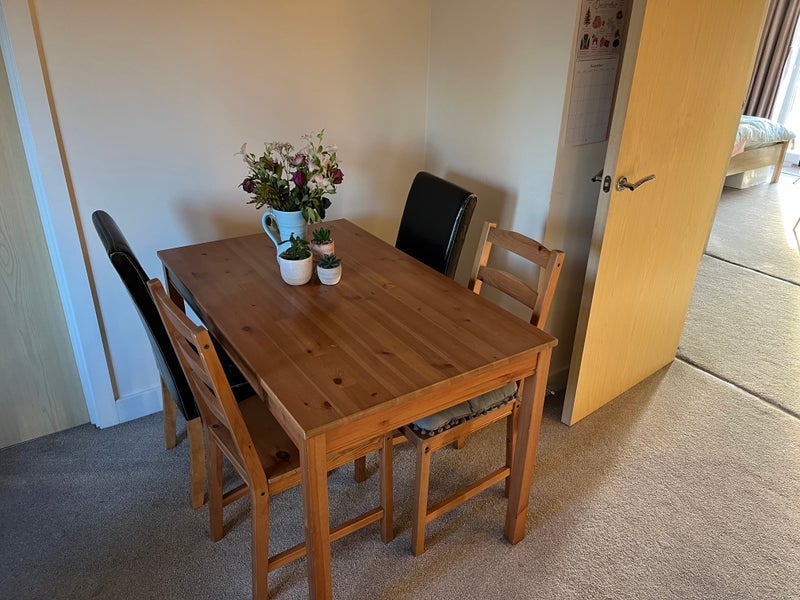 Room Lawnhurst Avenue in Manchester