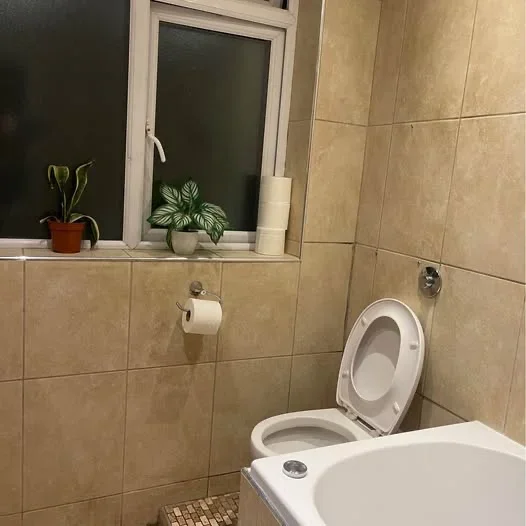 Room Dollis Hill Lane in Greater London