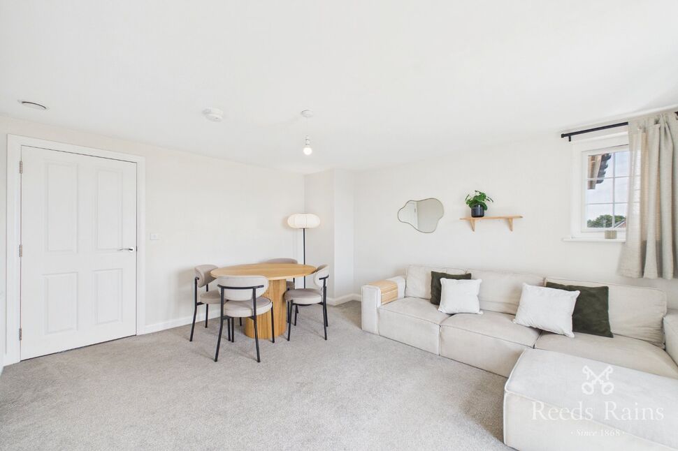 Flat Carson Grove in Leeds