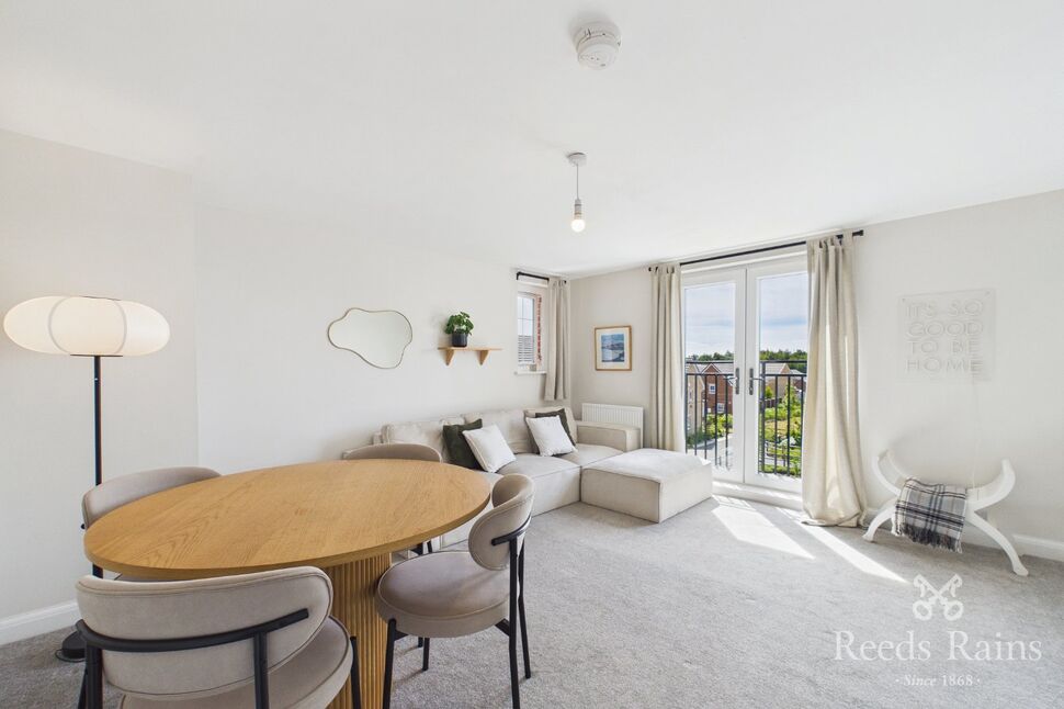 Flat Carson Grove in Leeds