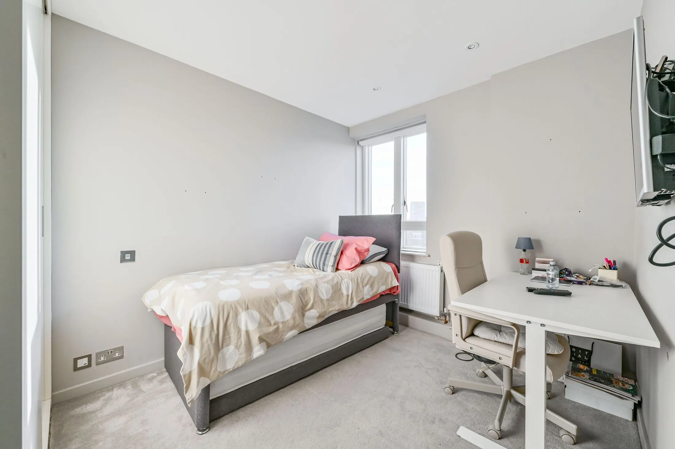 Flat Park Crescent in City of Westminster