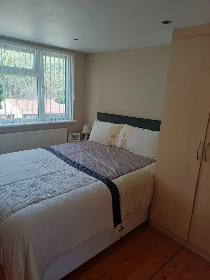 Room The Vale in Greater London